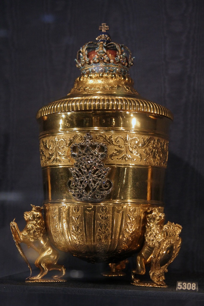 Gold Pot with Crown
