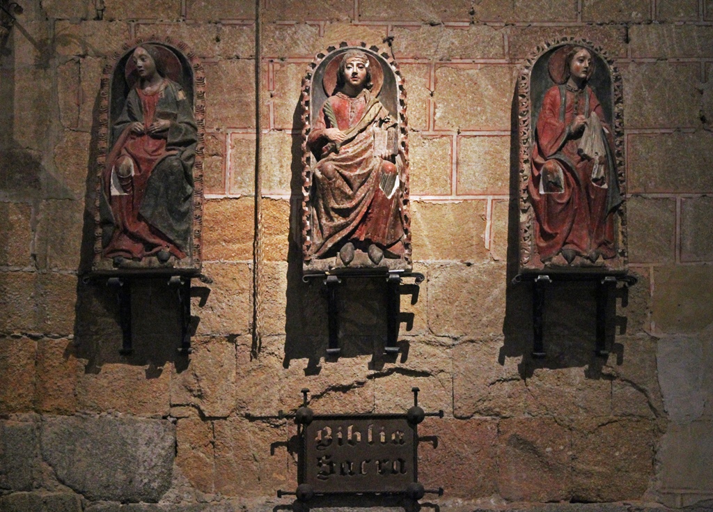 Figures of Sts. Vincent, Sabina and Cristeta