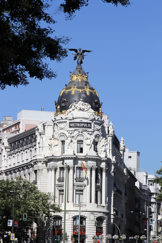 Metropolis Building from Plaza de Cibeles