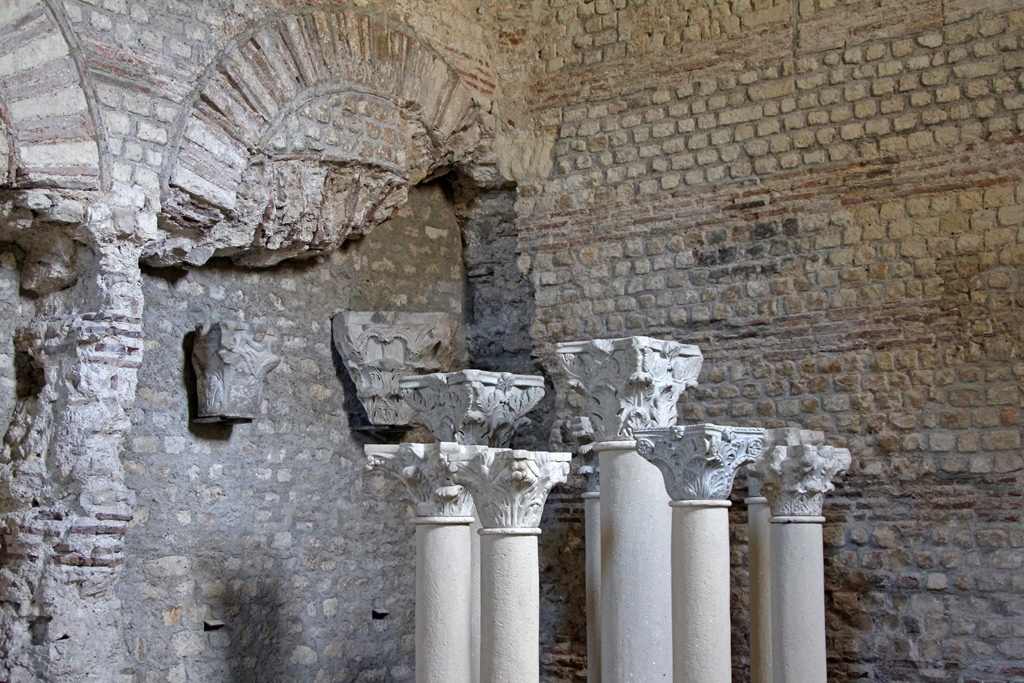 Columns in Frigidarium