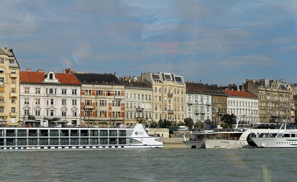 Buildings on Pest Bank