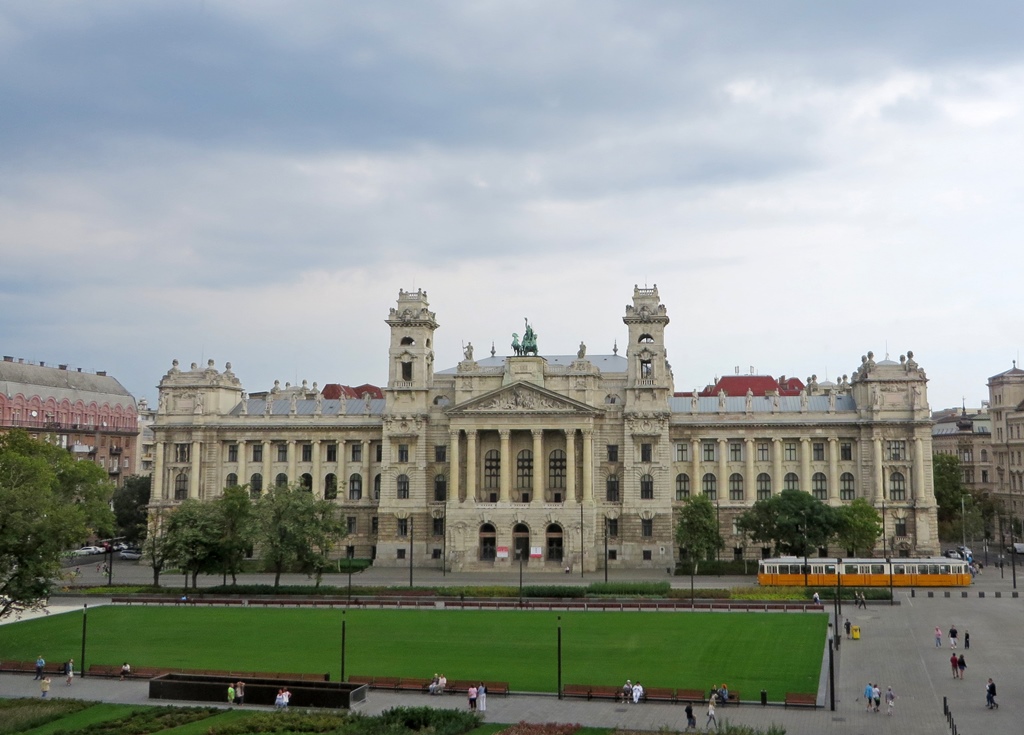 Museum of Ethnography, Kossuth Lajos Square