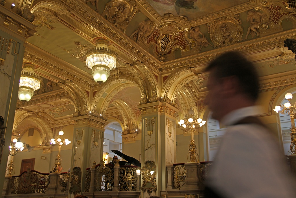 Waiter and Décor