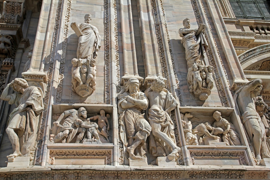 Statues Between Doors 3 and 4