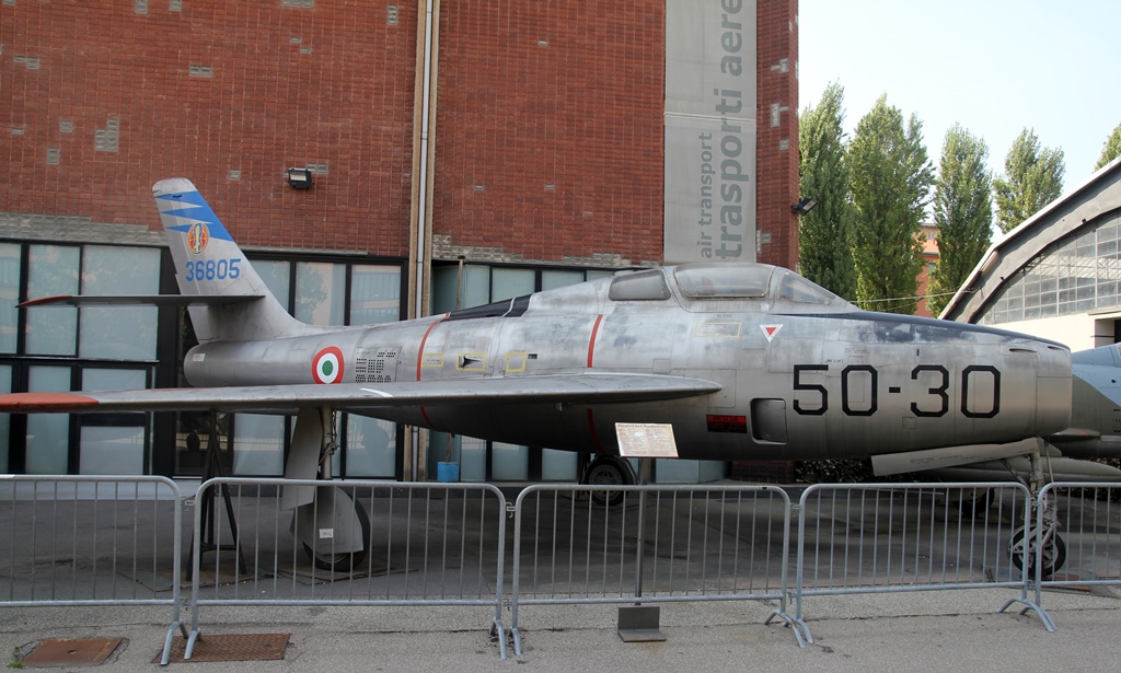 F-84 F Thunderstreak