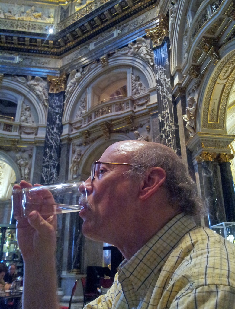Bob in Café