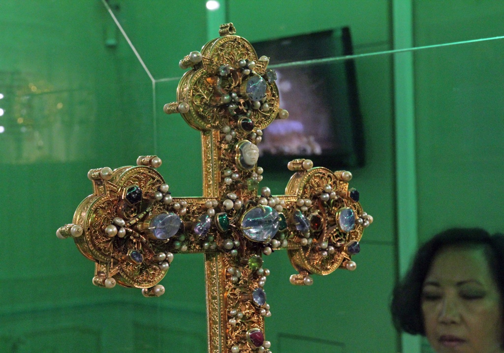 The Melk Cross (1362)