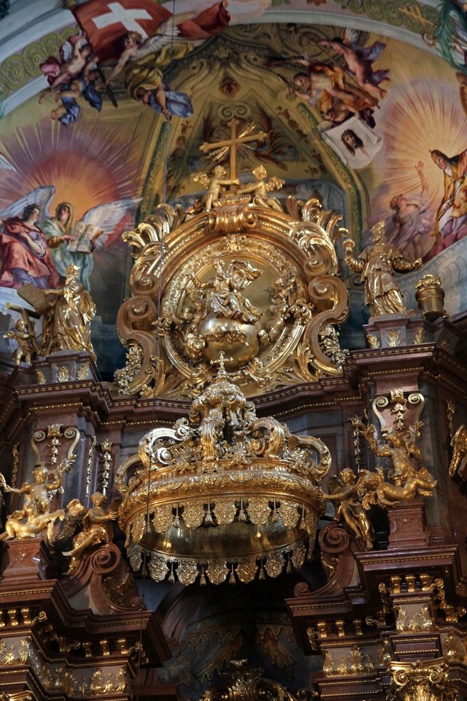 Crown of Victory, Angels, God with Moses and Aaron