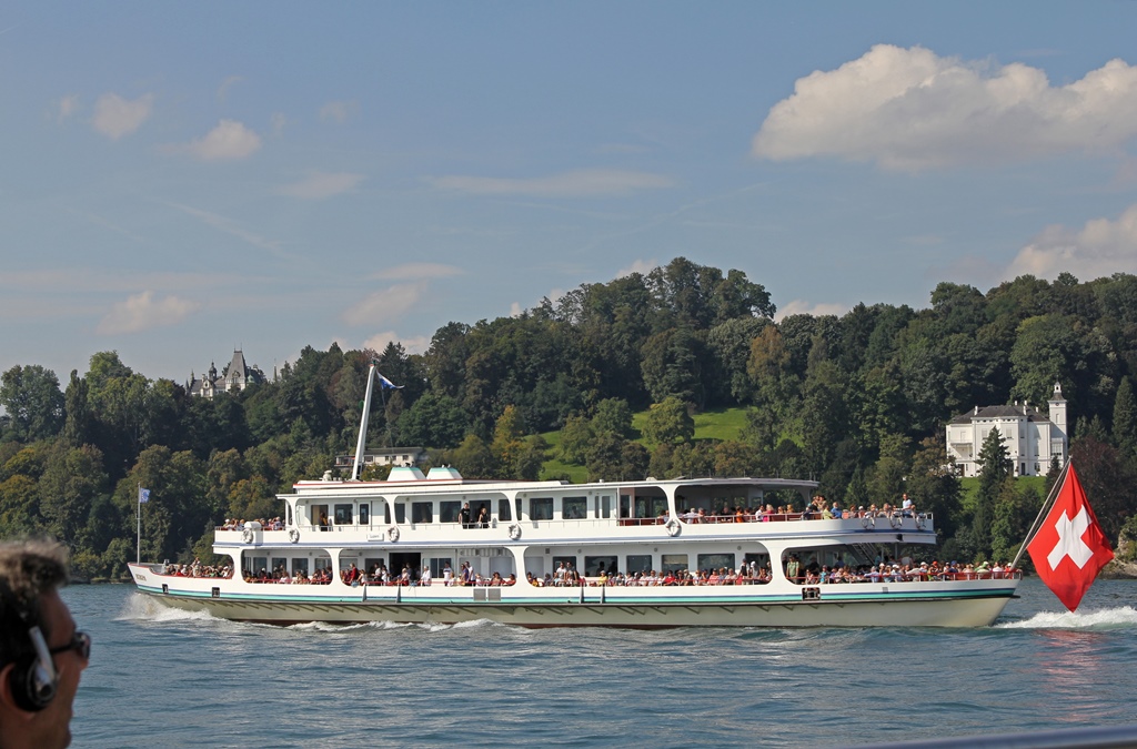 Tour Boat Europa
