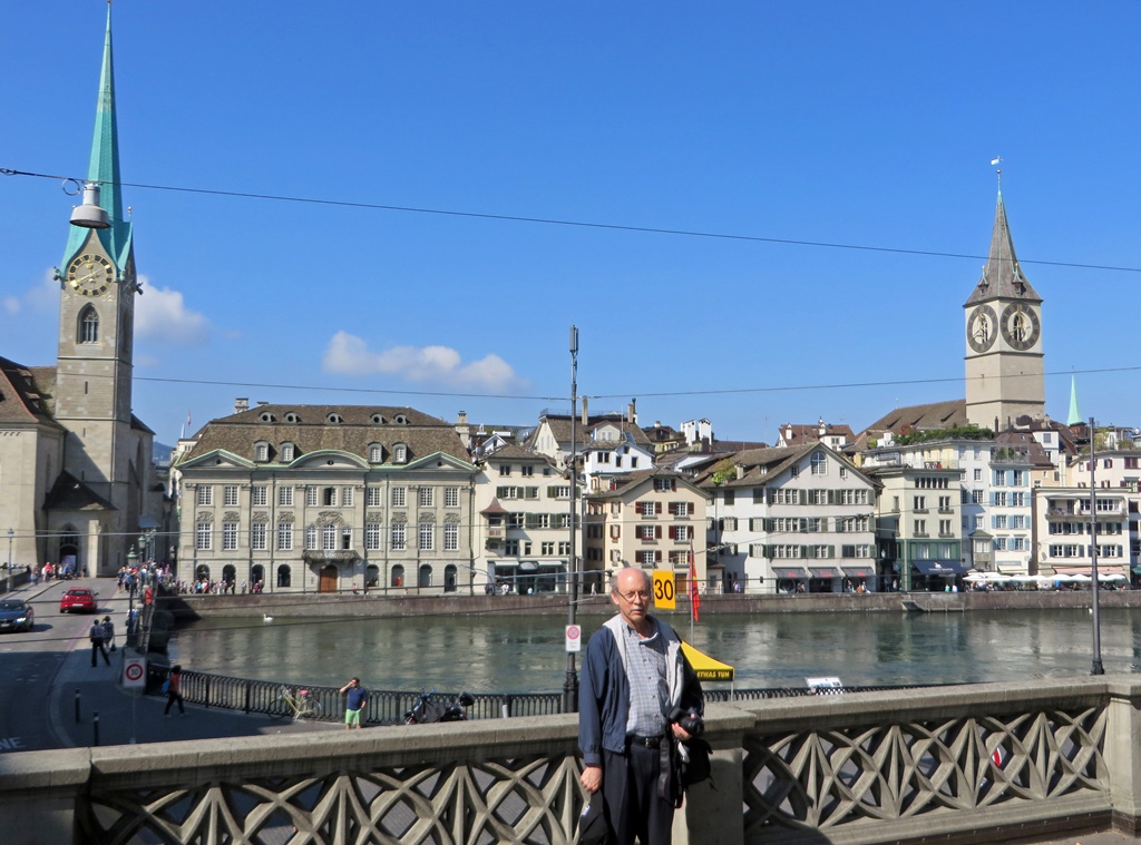 Bob with Fraumünster, Kirche St. Peter and Limmat River