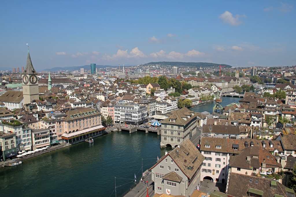 Limmat River, Kirche St. Peter and Rathausbrücke