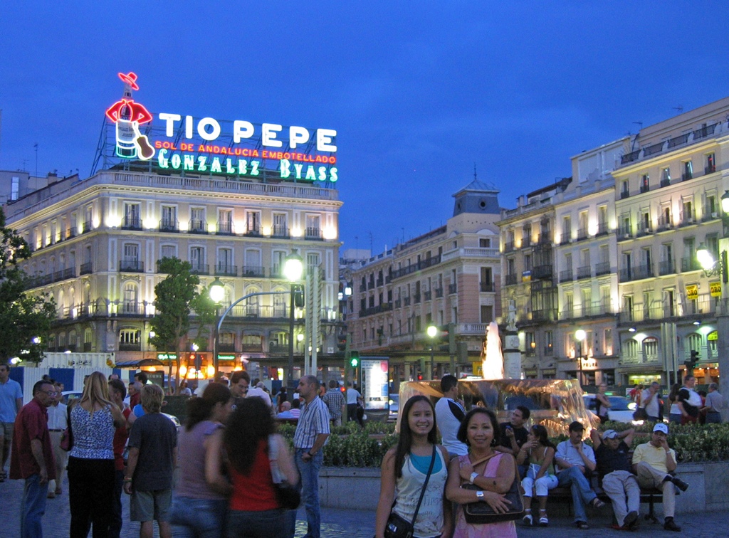 Connie and Nella and Tio Pepe Sign (2005)