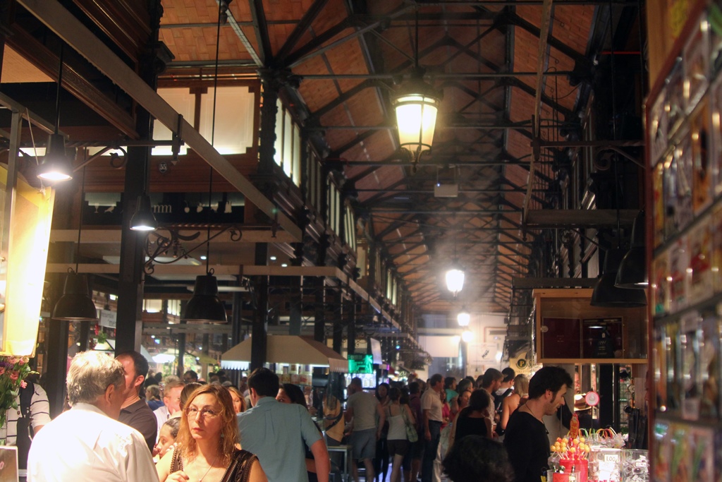 People and Stalls
