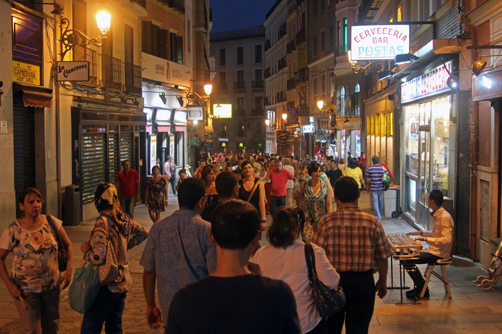 Philip and Crowd, Calle Postas