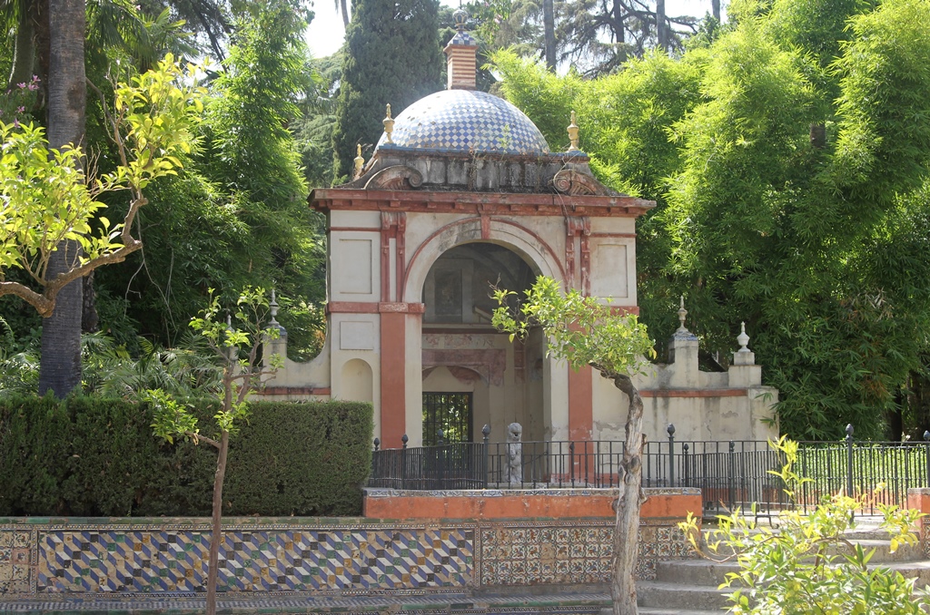 The Lion Bower, Alcove Garden