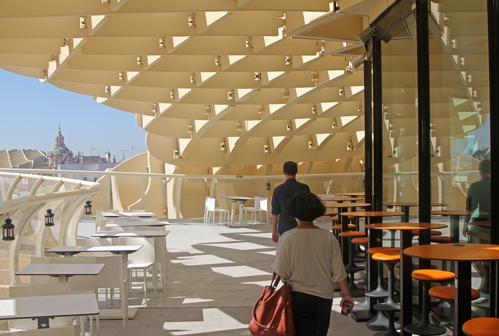 Nella and Philip, Restaurant Level