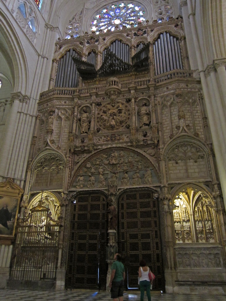 Puerta de los Leones and Rose Window
