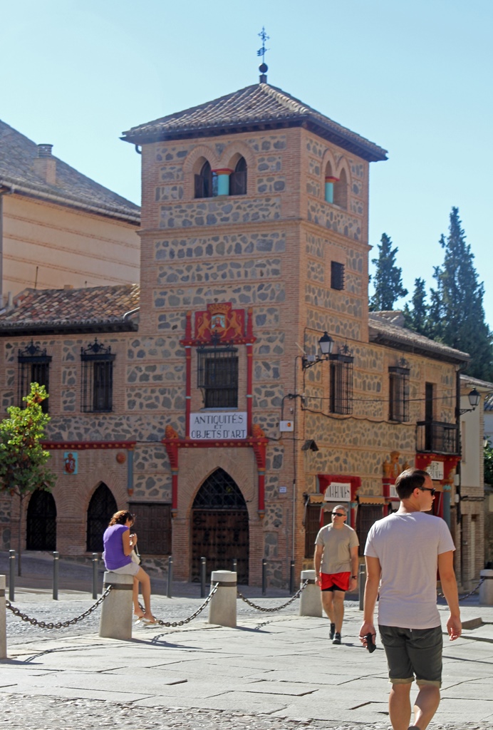 Back to Calle de los Reyes Católicos