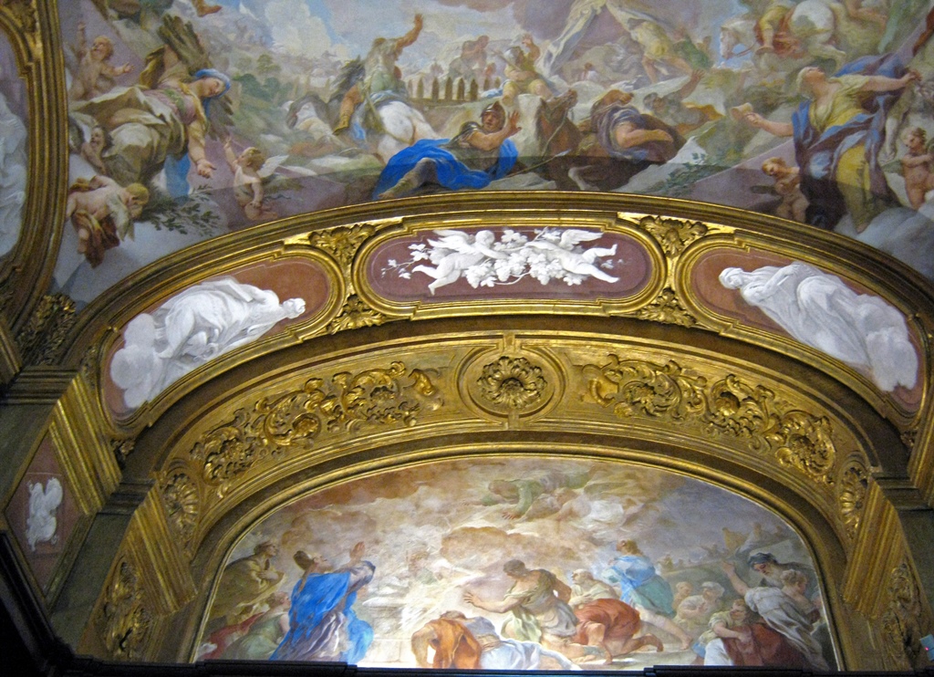 Decoration in Subsidiary Room