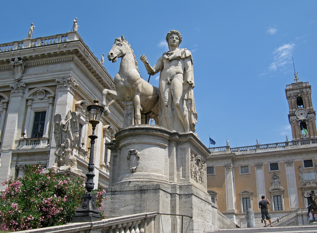 Statue of Castor
