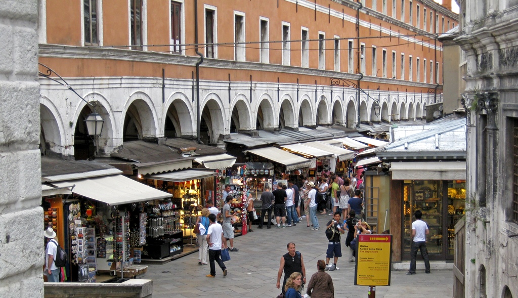 Shopping Area (Ruga degli Orefici)