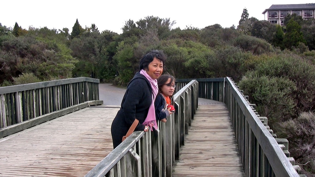 Nella and Connie on Bridge