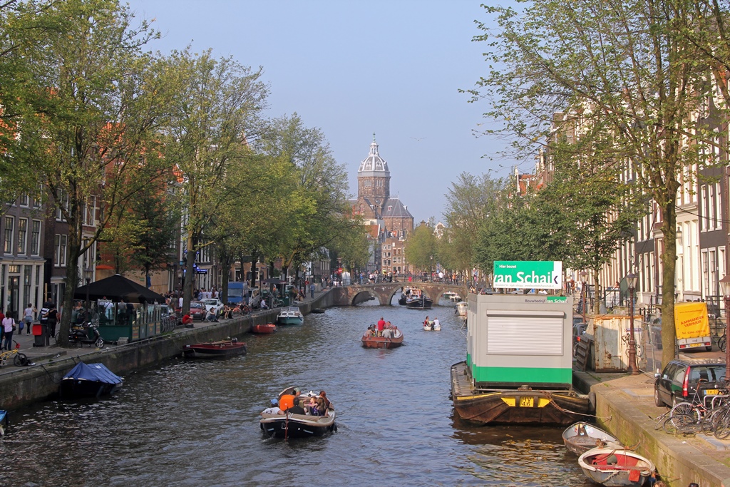 Basilica of St. Nicholas and Oudezijds Voorburgwal