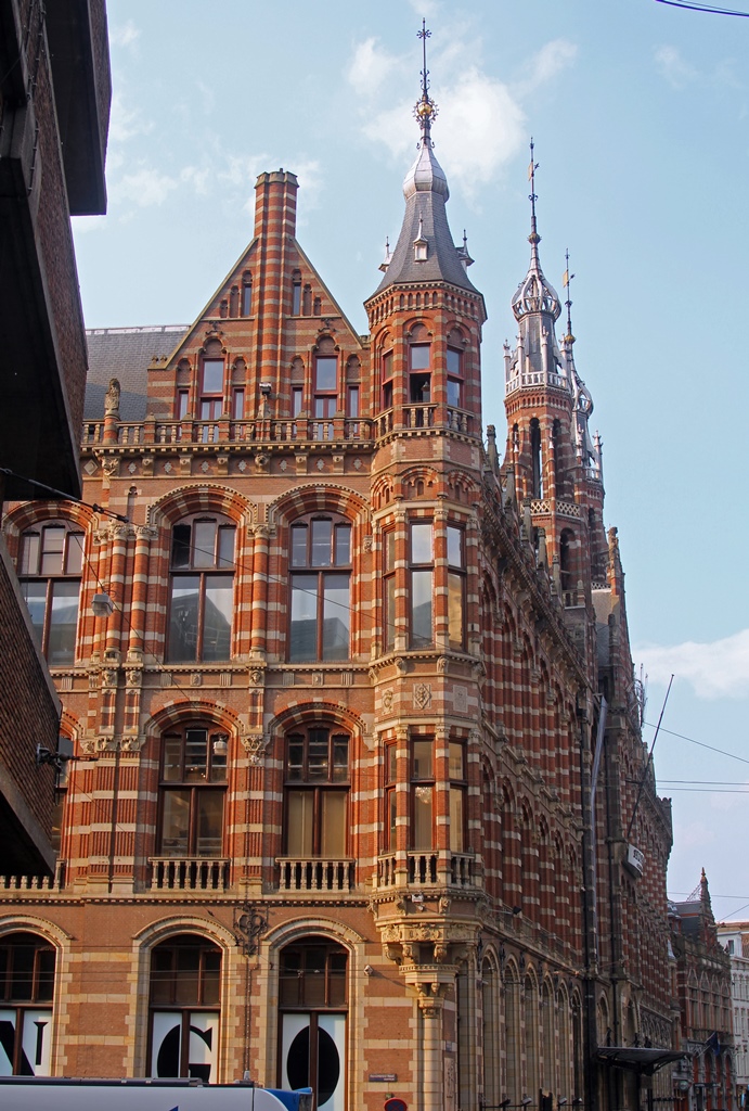 Magna Plaza Shopping Mall