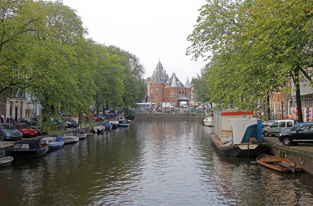Nieuwmarkt from Kloveniersburgwal