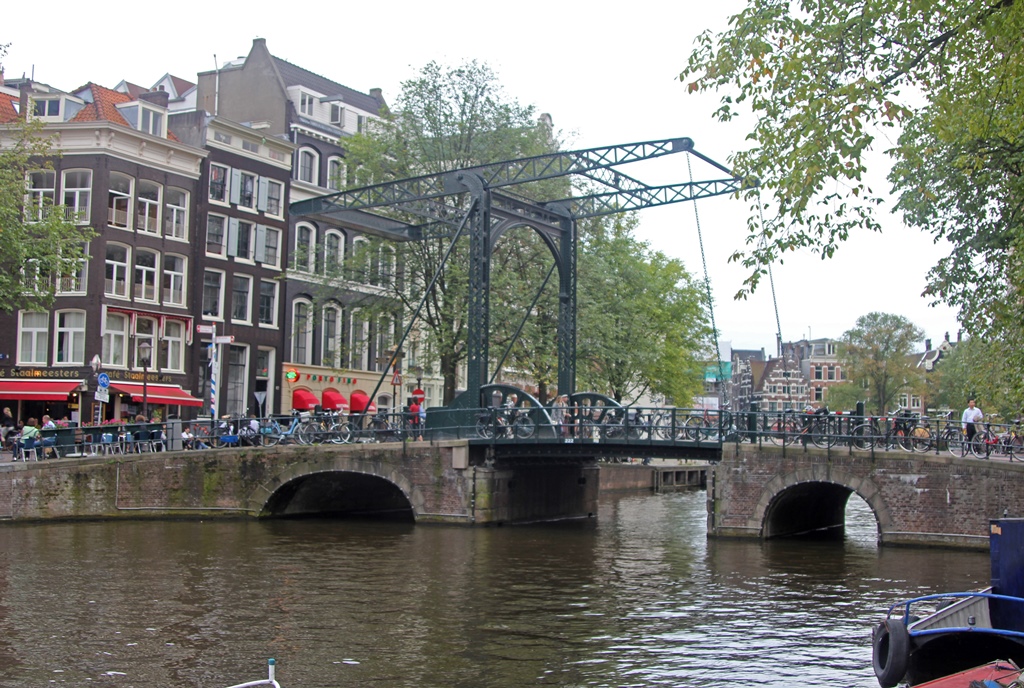 Staalstraat Bridge Across Kloveniersburgwal