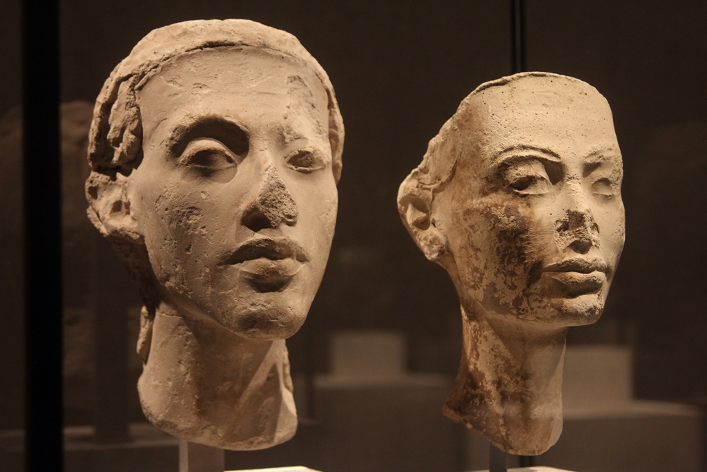 Royal Couple Nefertiti and Akhenaten