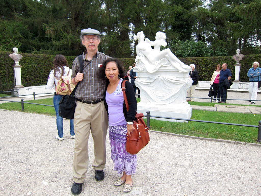 Bob and Nella and Statue