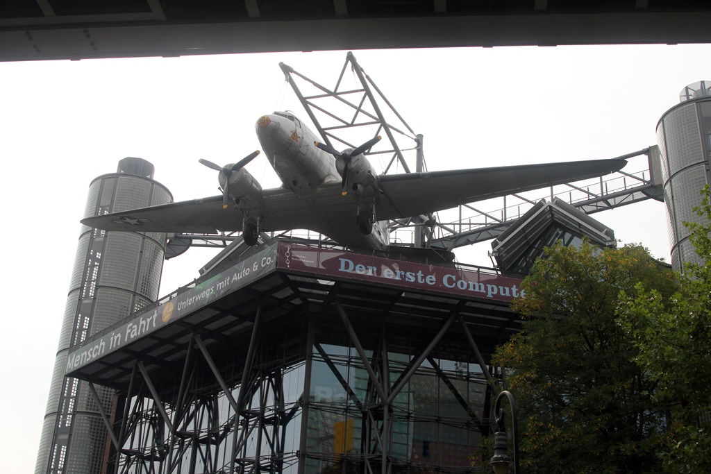 Douglas C-47 Skytrain Raisin Bomber