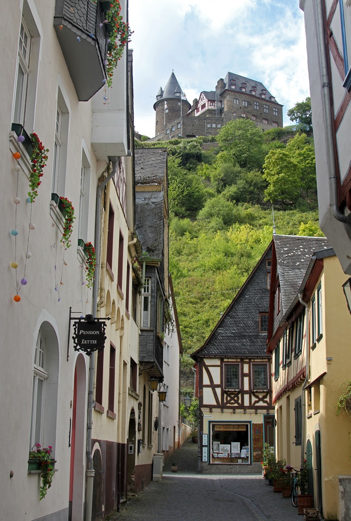 Narrow Street, Stahleck Castle