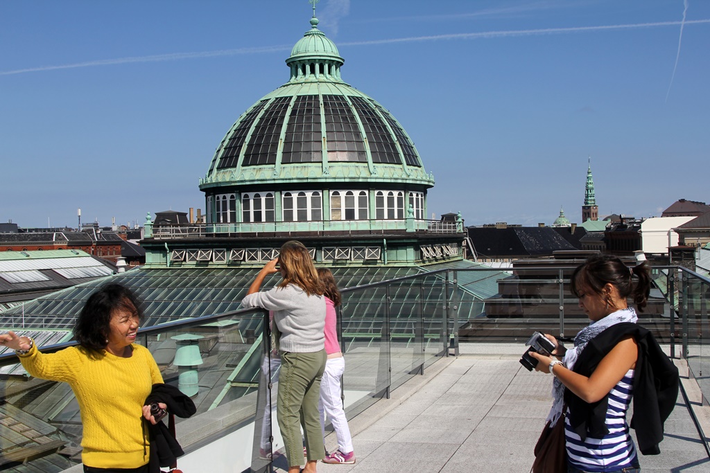 Nella and Connie with Glyptotek Dome