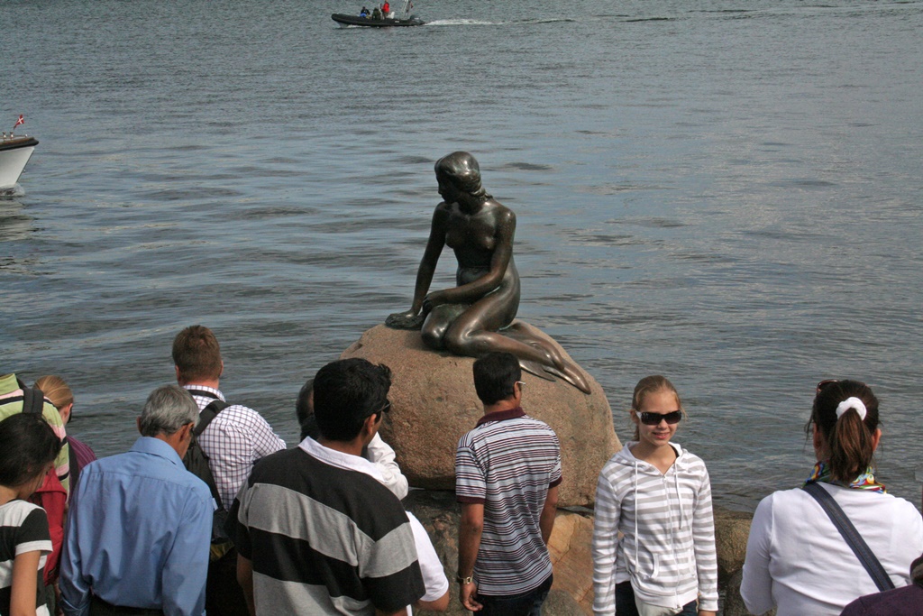 Little Mermaid and Tourists