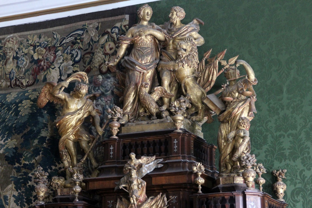 Cabinet Decoration