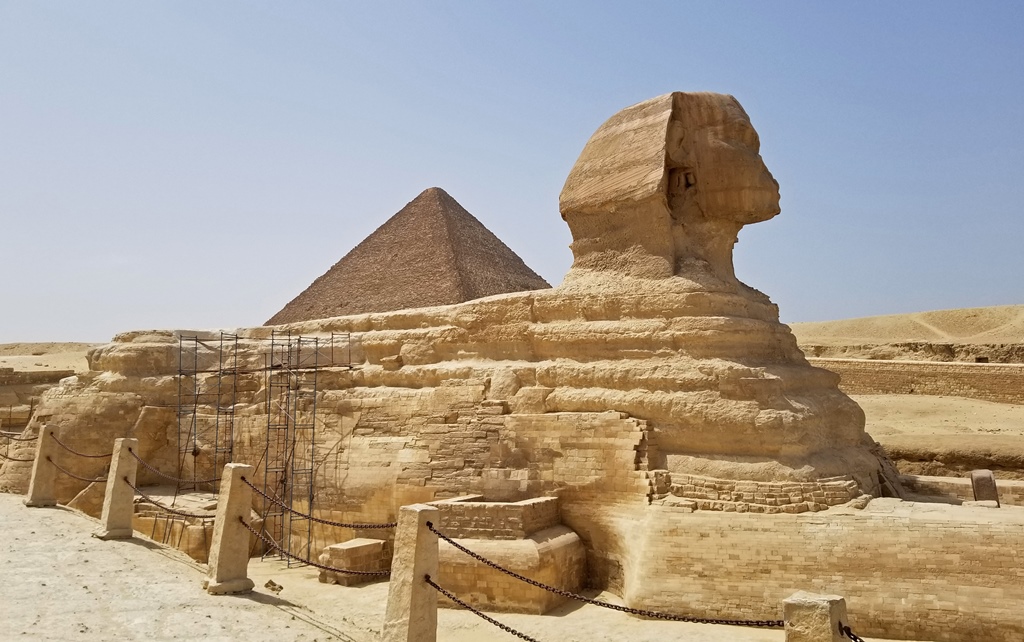 Great Sphinx of Giza and Pyramid of Cheops