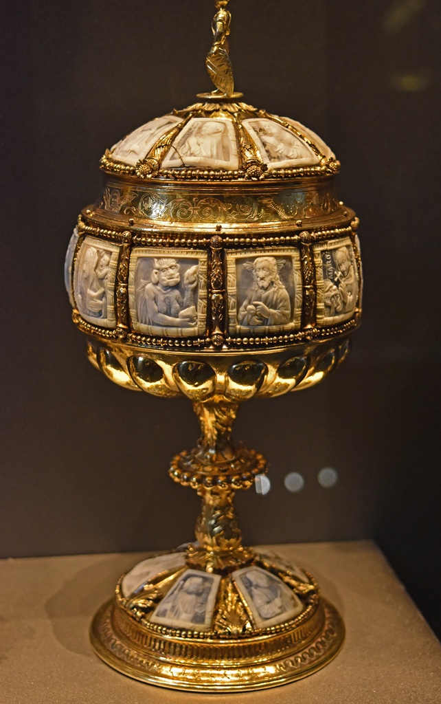 Cup with Shell Cameos