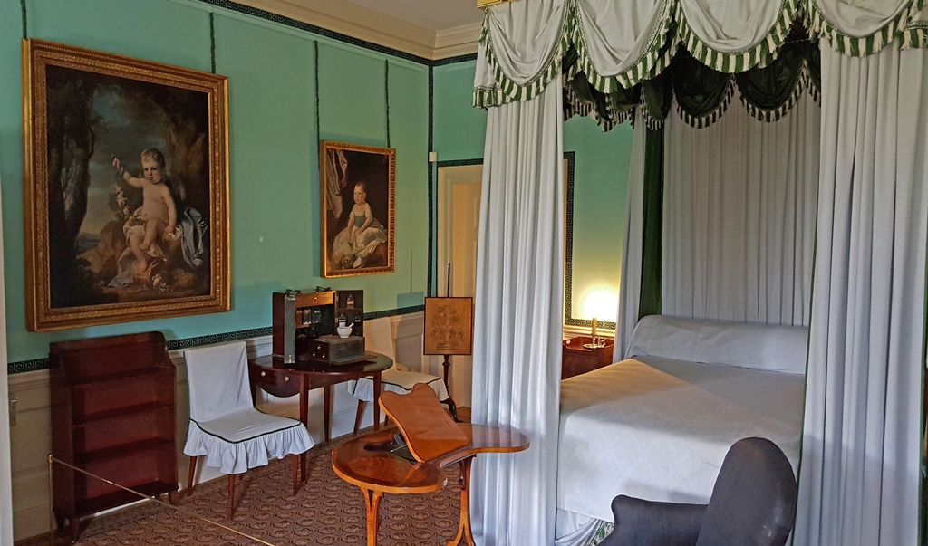 Queen's Bedroom