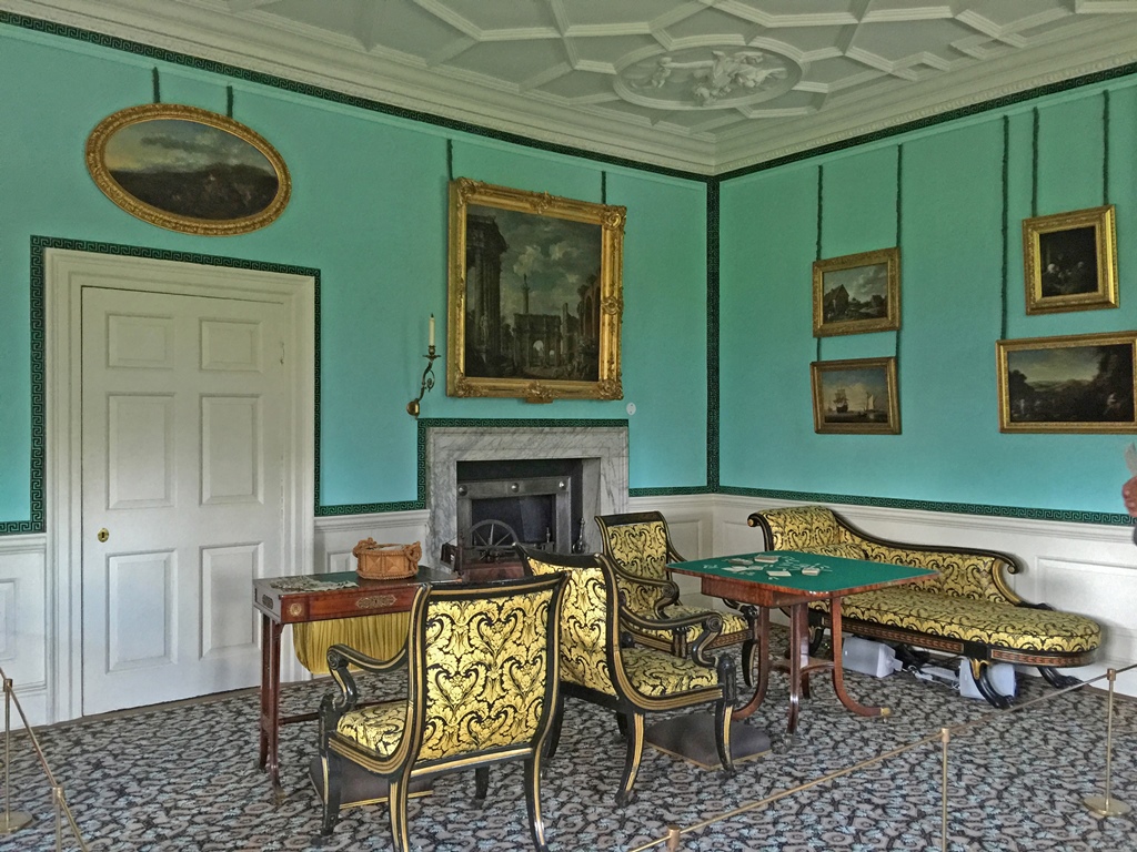 Queen's Boudoir