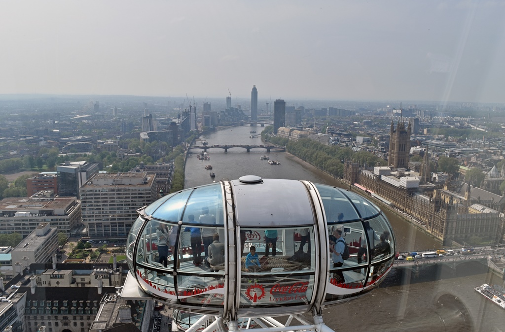 Next Capsule, Parliament and Thames