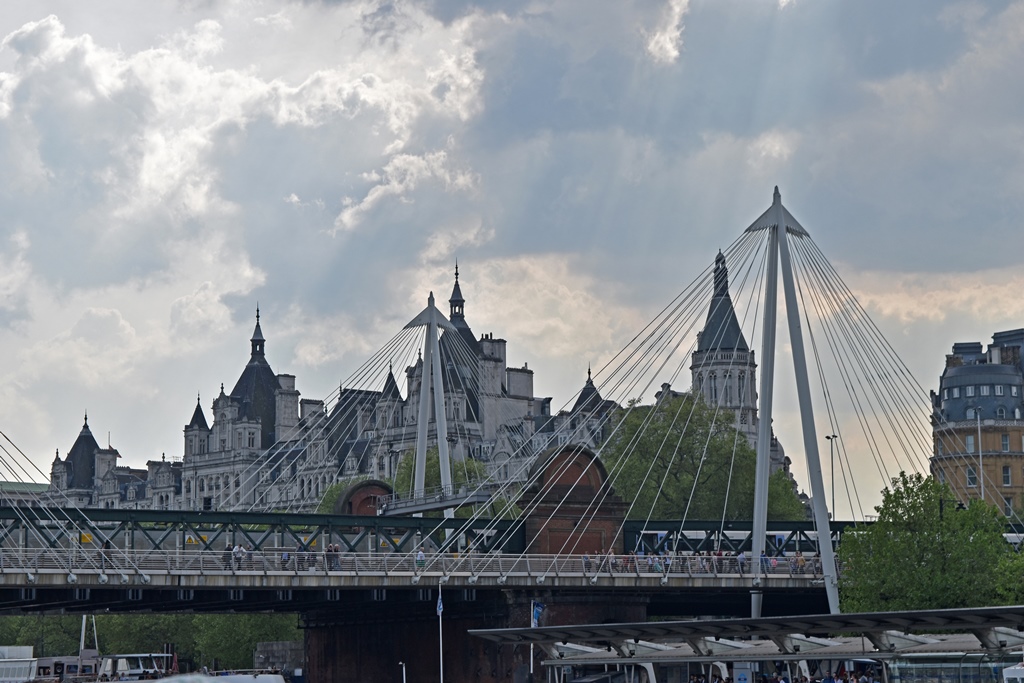 Golden Jubilee Bridges and Whitehall Gardens Building