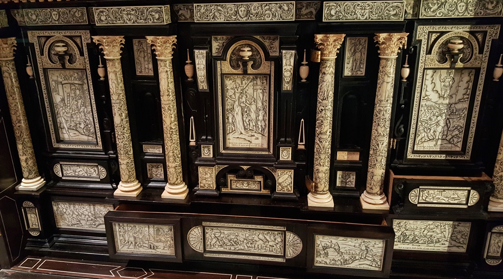 Table Cabinet, Naples