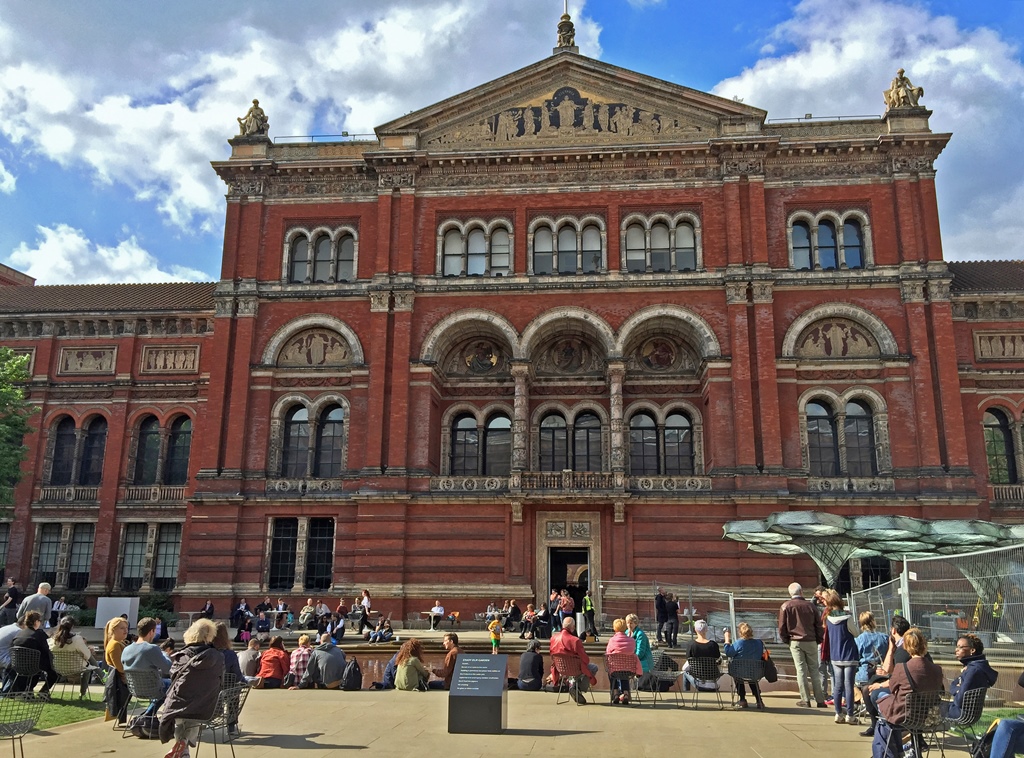 Museum Building from John Madejski Garden