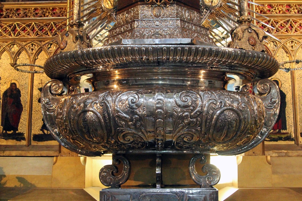 Altar of Santa Maria La Real de la Almudena