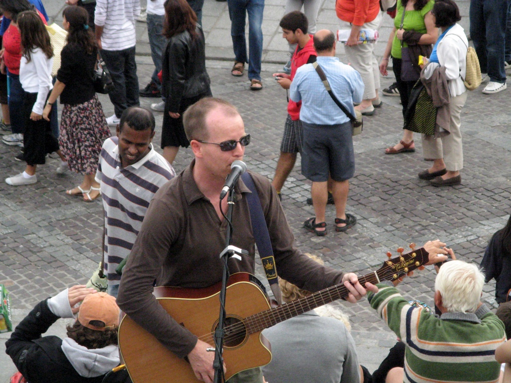 Singer-Guitarist