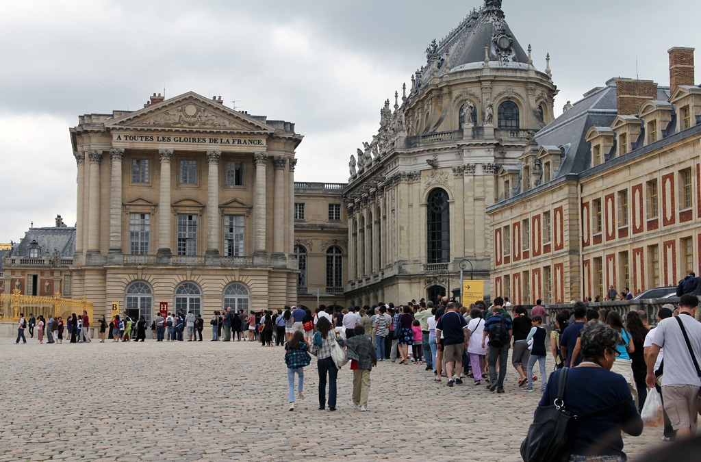 Royal Chapel and Entry Line