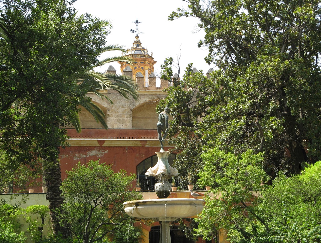 Neptune's Fountain, Lantern of Tapestry Room
